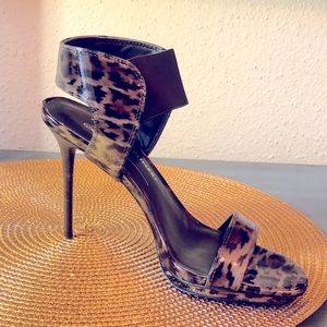 Donald J Pliner Leopard print heels